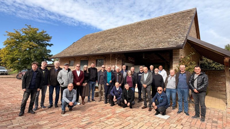 Legenda ispod fotografije: Sudionici sastanka CQ SLAVONIA u Karancu 17. listopada 2026.